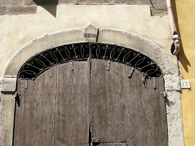 a door in Tuscany, Italy by BLOGitse