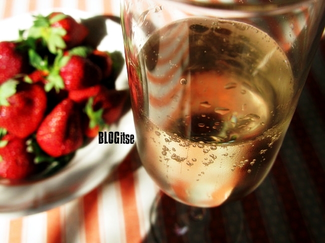champagne and strawberries by BLOGitse