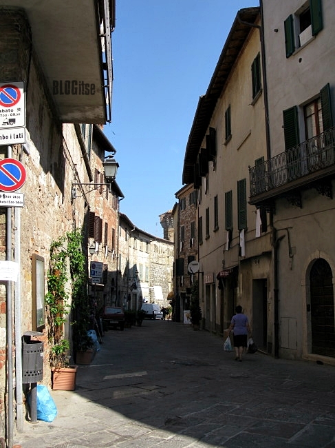 Lucignano, Italy by BLOGitse