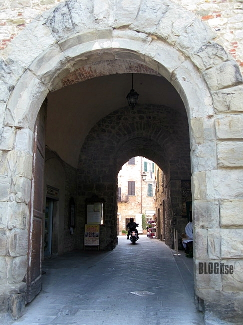 Lucignano Porta San Giusto, Italy by BLOGitse