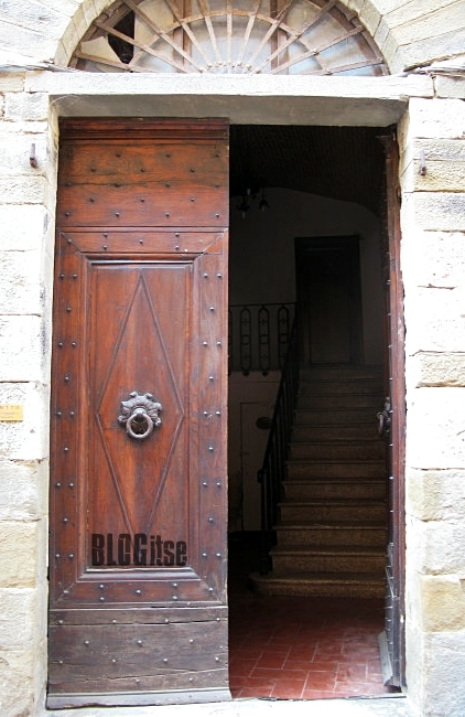 a door in Lucignano, Italy by BLOGitse