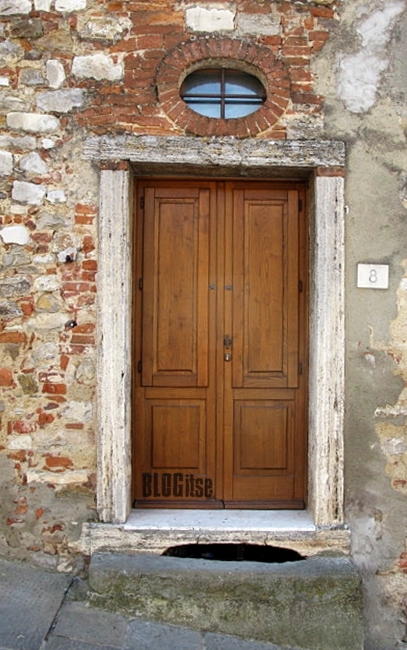 a door in Lucignano, Italy by BLOGitse