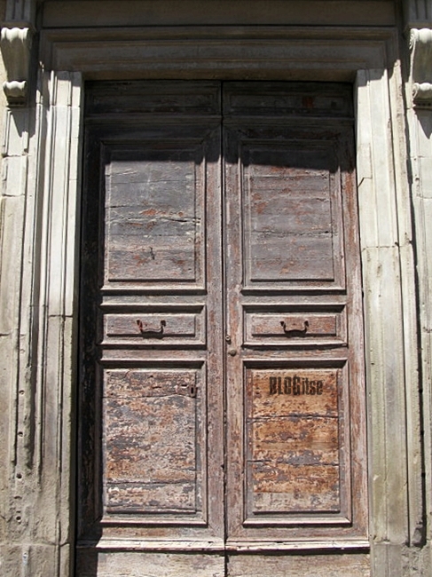 a door in Monte San Savino, Italy by BLOGitse