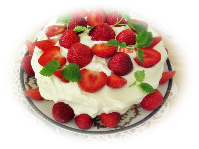strawberry cake by BLOGitse