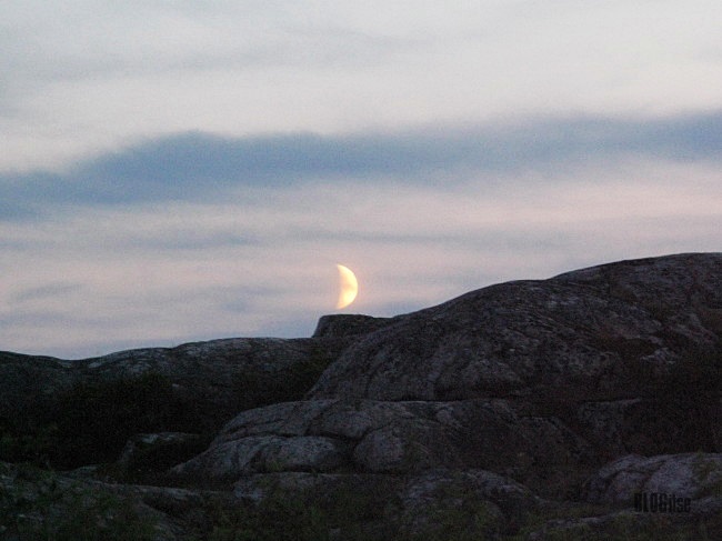 dancing moon Gullbringa Sweden by BLOGitse