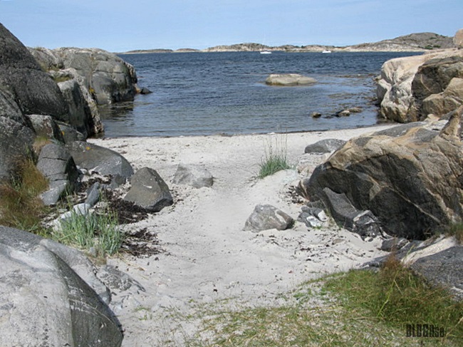 secret beach Gullbring Sweden by BLOGitse